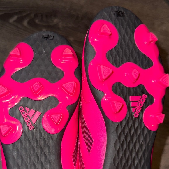 New Adidas kids Neon Pink Soccer Shoes soccer cleats sz 13.5 - Picture 4 of 6